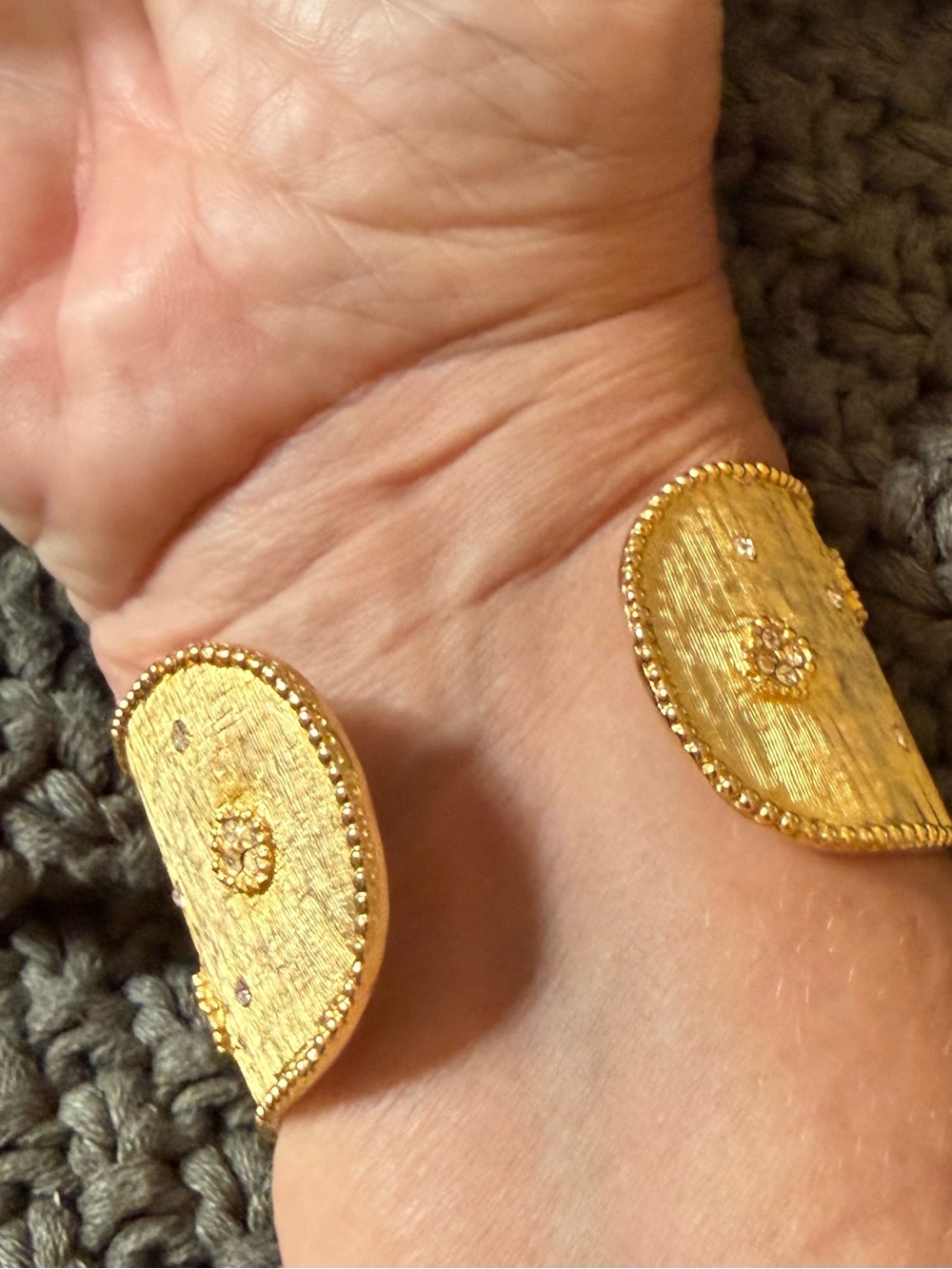 Flower Cuff - Picture 5 of 7